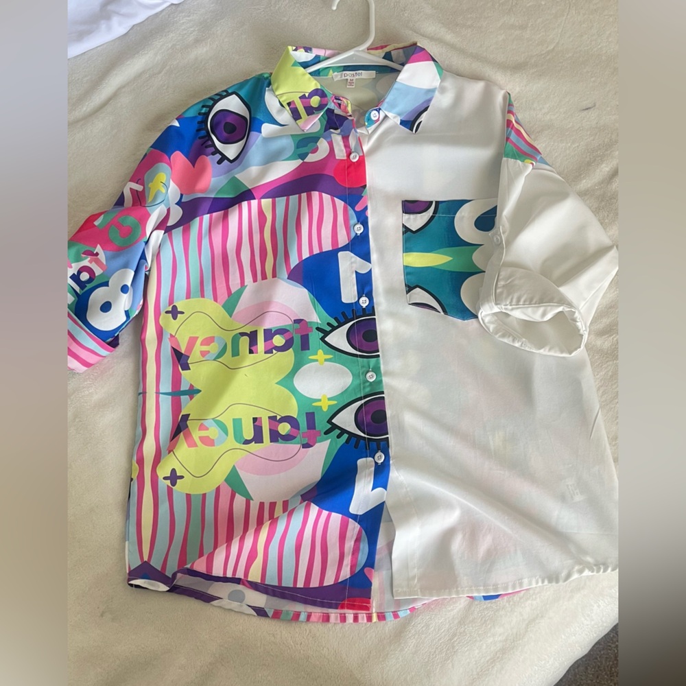 I don't use it anymore and it's in perfect condition. Shirt multicolored, size:M